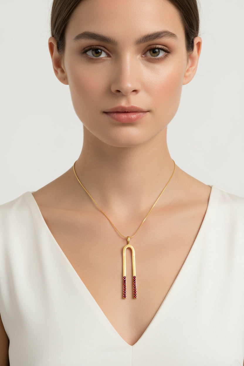 Gold-plated Blood Red Stoned Long Horse Shoe Neckpiece