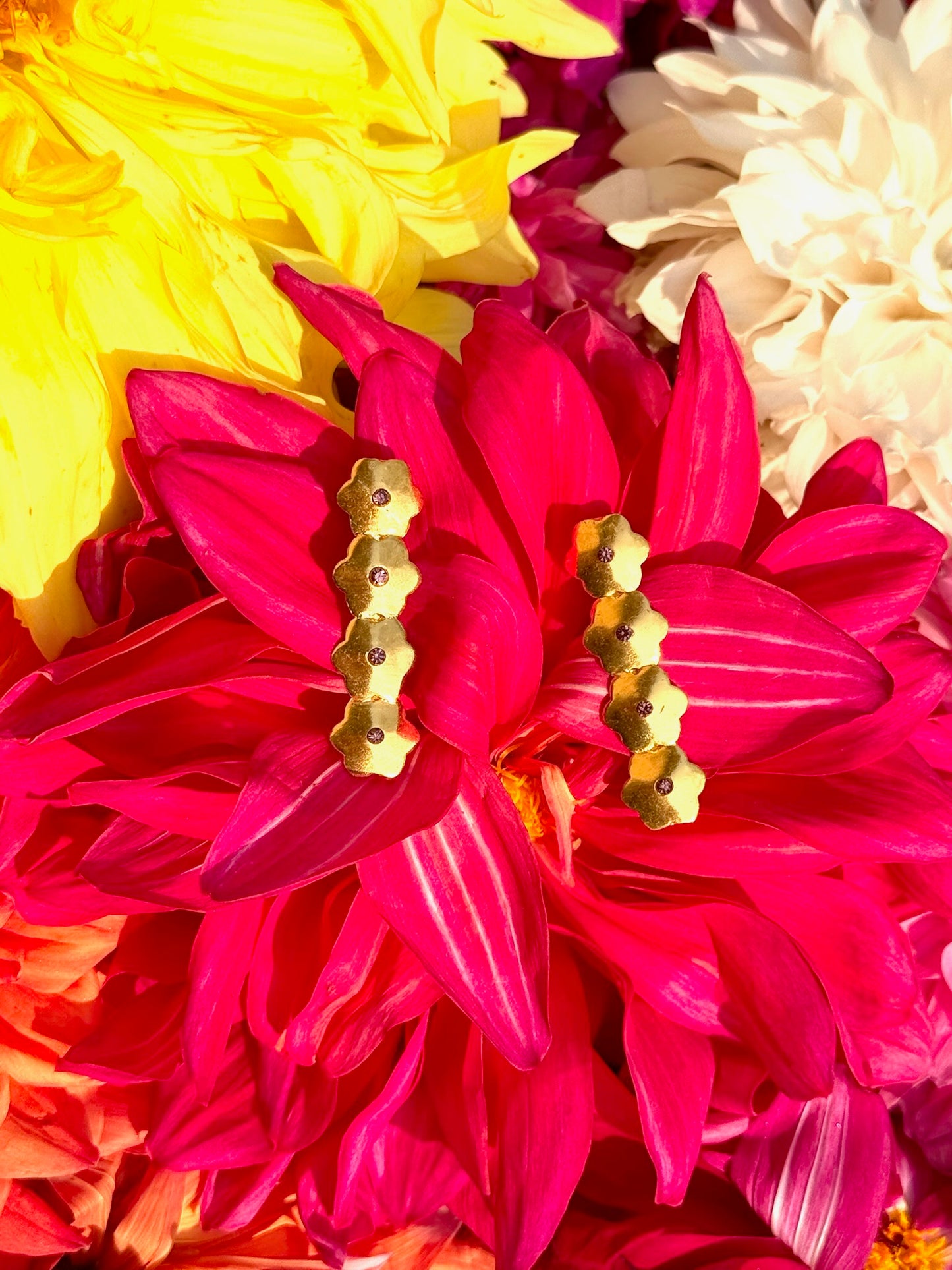Golden Blossom Cascade Eye Stem Clip