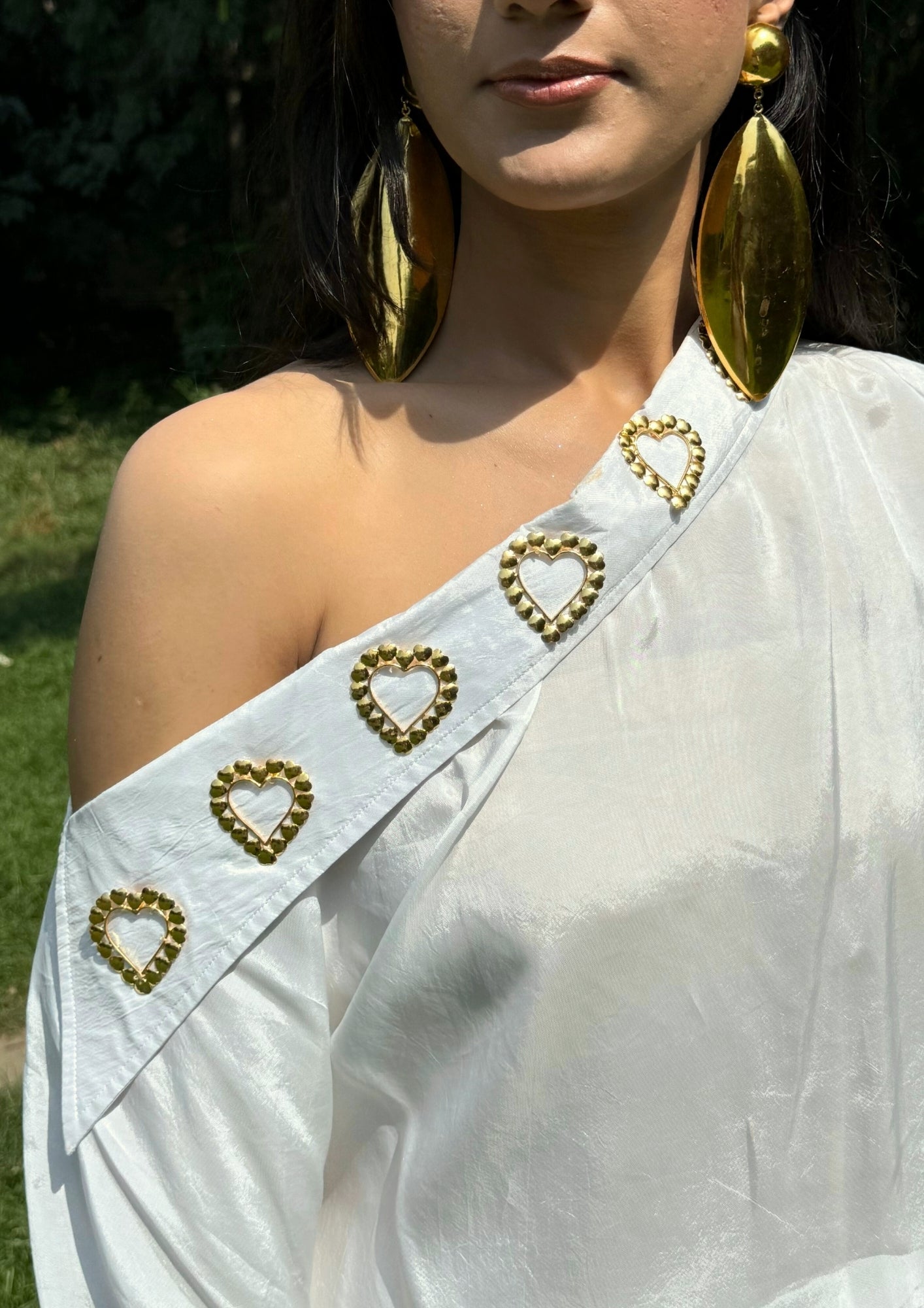 Cold shoulder shirt with gold hearts